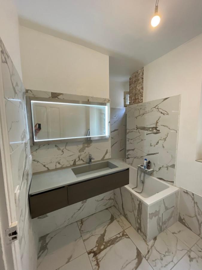 Montmartre Sacre Coeur Apartment Париж Екстериор снимка